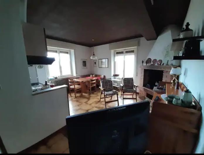 Warm, Nice & Amazing Lake-View Apartment サン・ゼーノ・ディ・モンターニャ エクステリア 写真