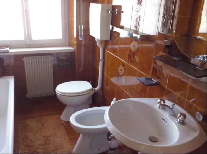 Warm, Nice & Amazing Lake-View Apartment サン・ゼーノ・ディ・モンターニャ エクステリア 写真