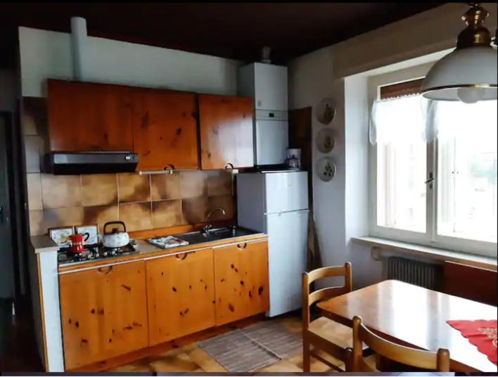 Warm, Nice & Amazing Lake-View Apartment サン・ゼーノ・ディ・モンターニャ エクステリア 写真