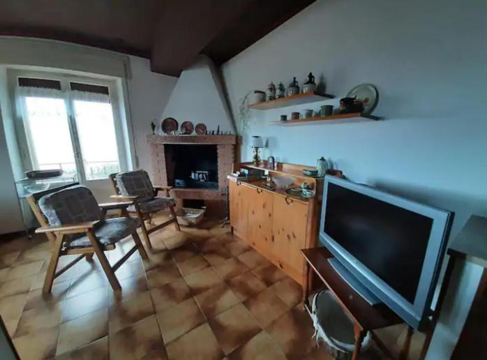 Warm, Nice & Amazing Lake-View Apartment サン・ゼーノ・ディ・モンターニャ エクステリア 写真